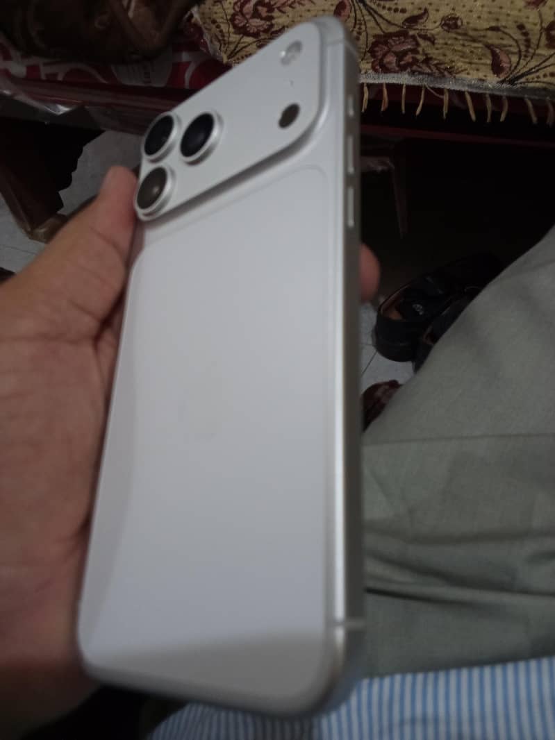 Apple iPhone 17 Pro Max 6