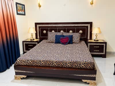 Bed Set / 2-Side Table / Dresing Table For Sale