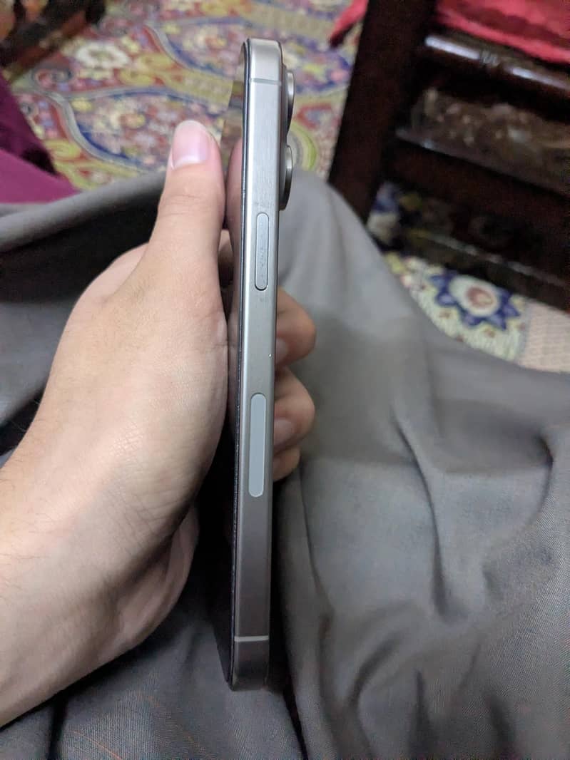 Apple iPhone 15 Pro Max 4