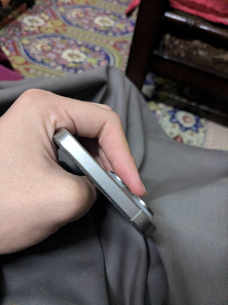 Apple iPhone 15 Pro Max 5