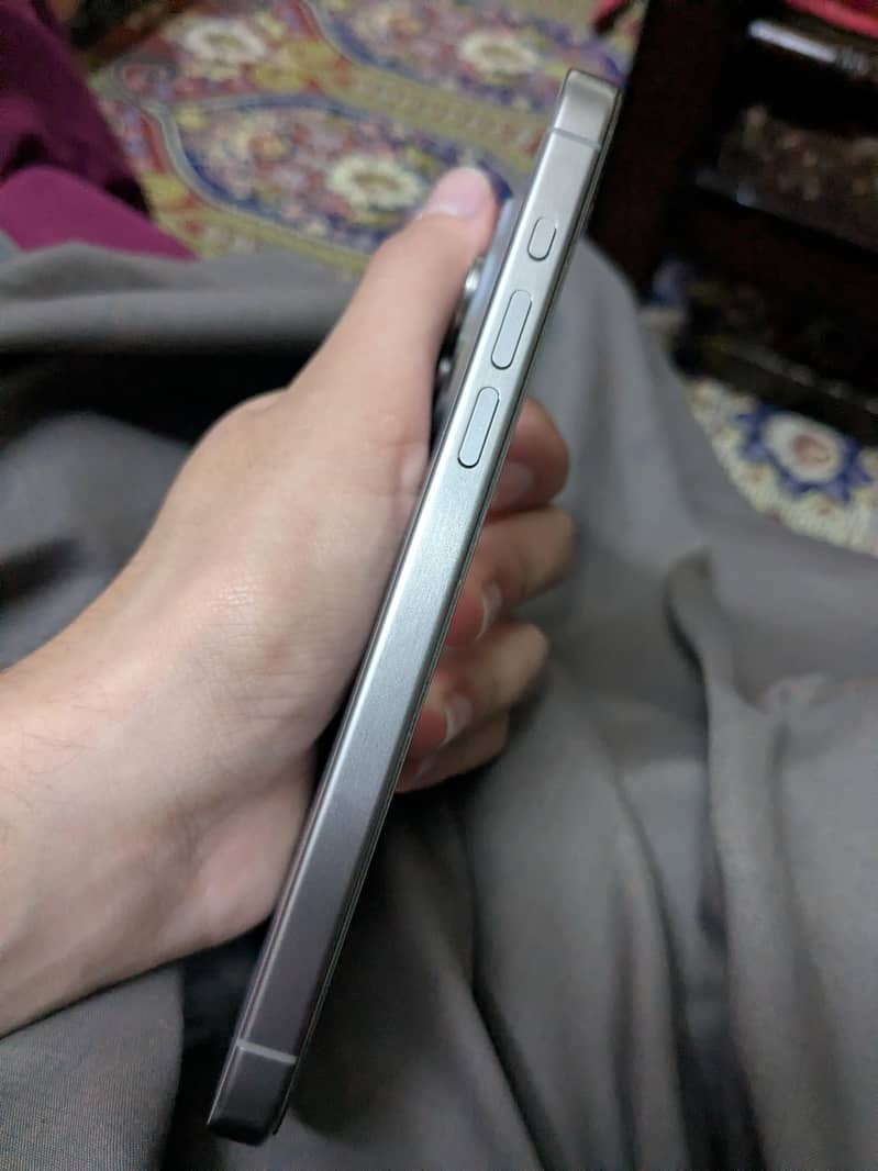 Apple iPhone 15 Pro Max 6