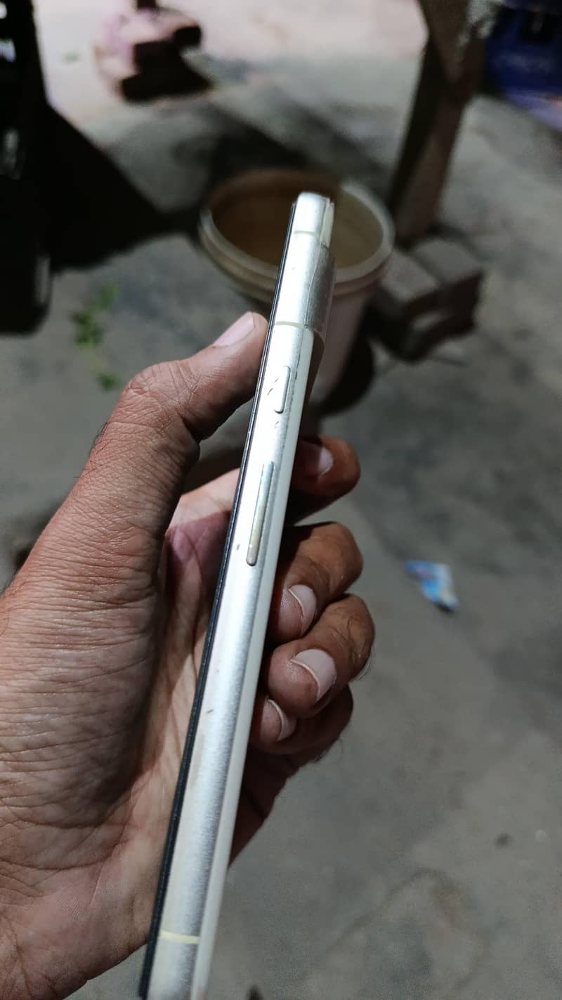 Google Pixel 7 4