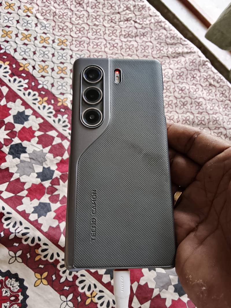 Tecno CAMON 40 0