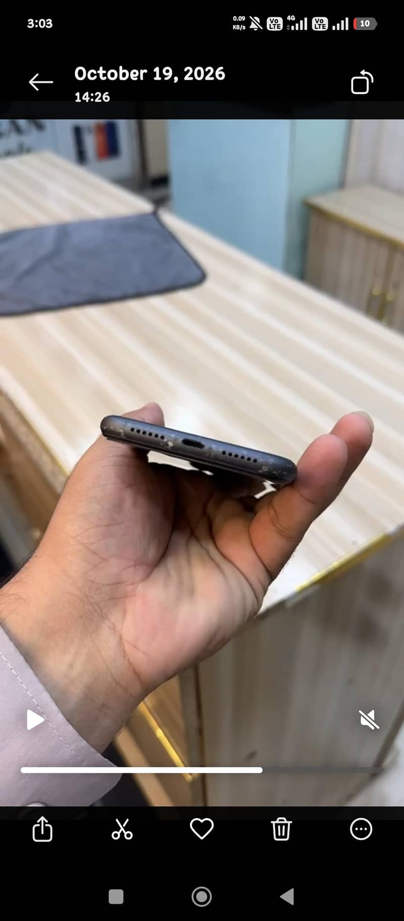 Apple iPhone 11 4