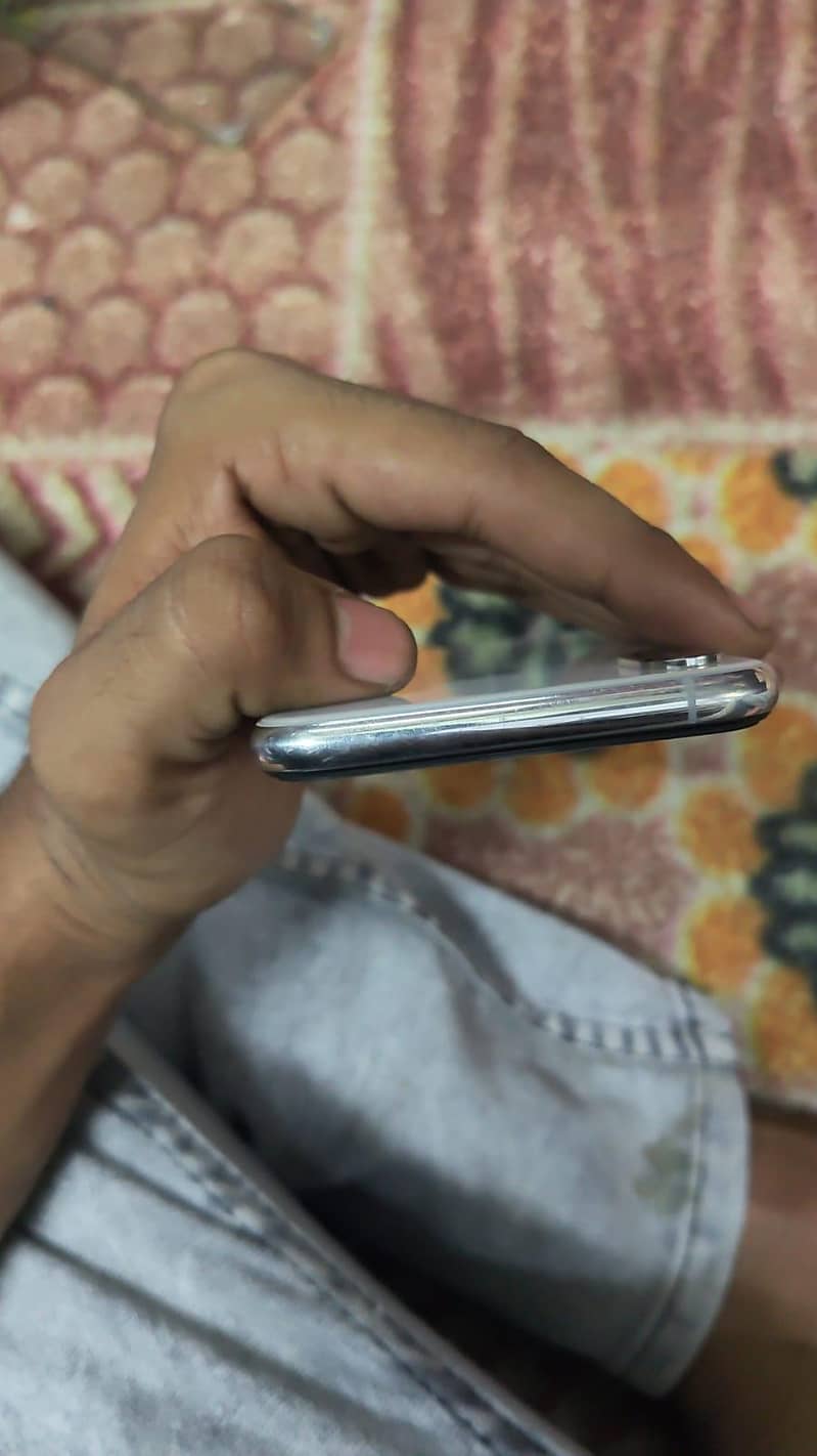 Apple iPhone XS 0