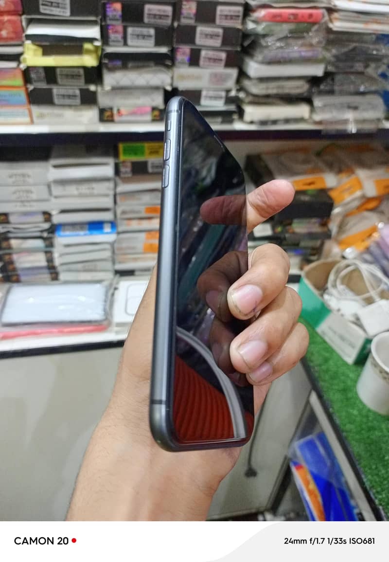 Apple iPhone 11 3