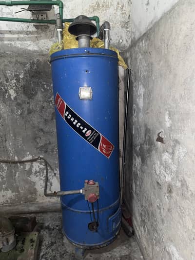 Gas water tank geyser