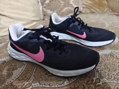 Nike Revolution 6 (Used Shoes for Sale)