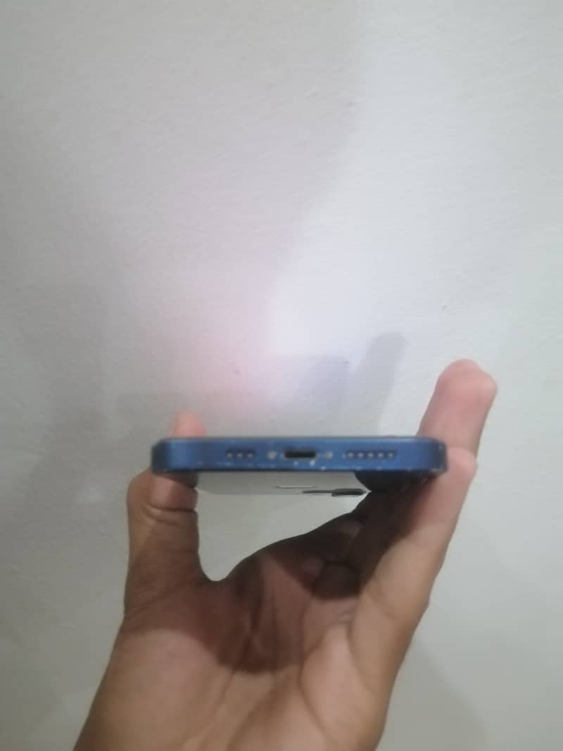 Apple iPhone 12 4