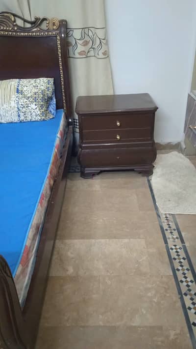 1 beb with 2 side tables and 1 dressing table. solid  03154250621