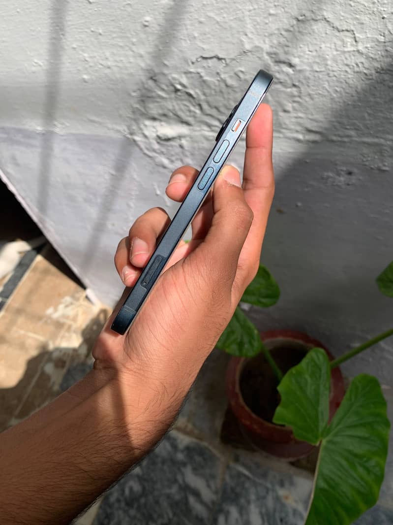 Apple iPhone 14 4