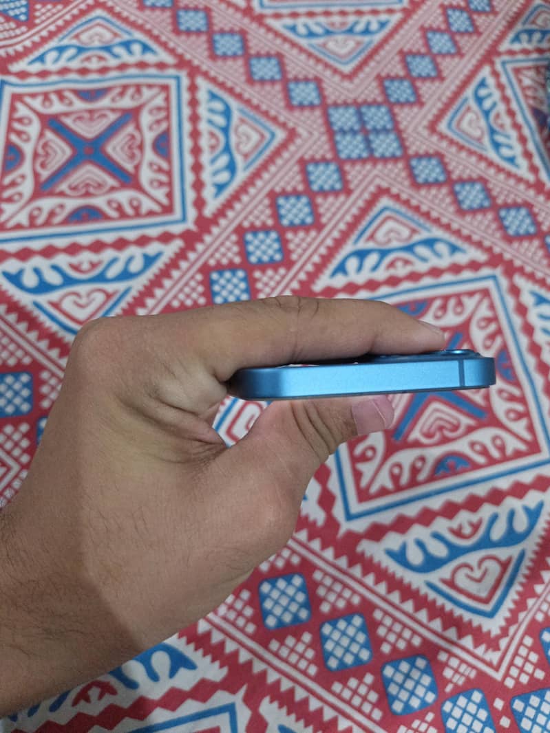 Apple iPhone 13 1