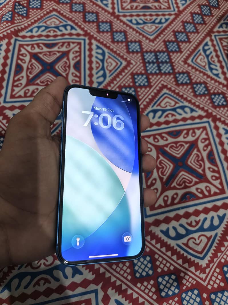 Apple iPhone 13 5