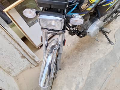 Honda 125 black color look like zeero meter urgent sale