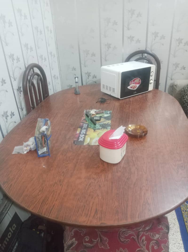 Dining table and chairs 0