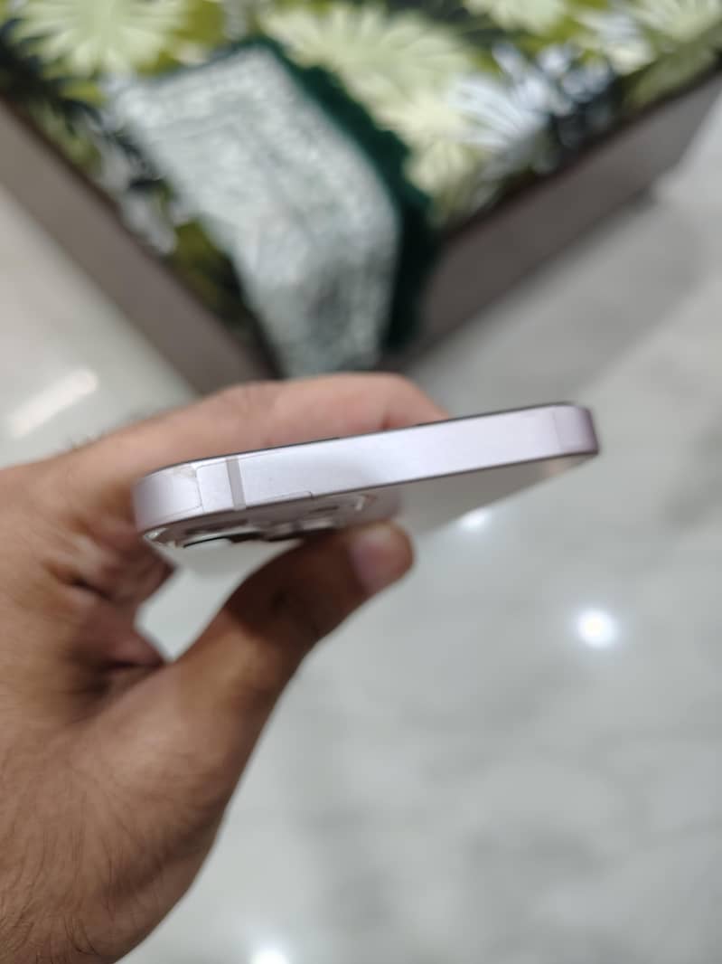 Apple iPhone 13 2