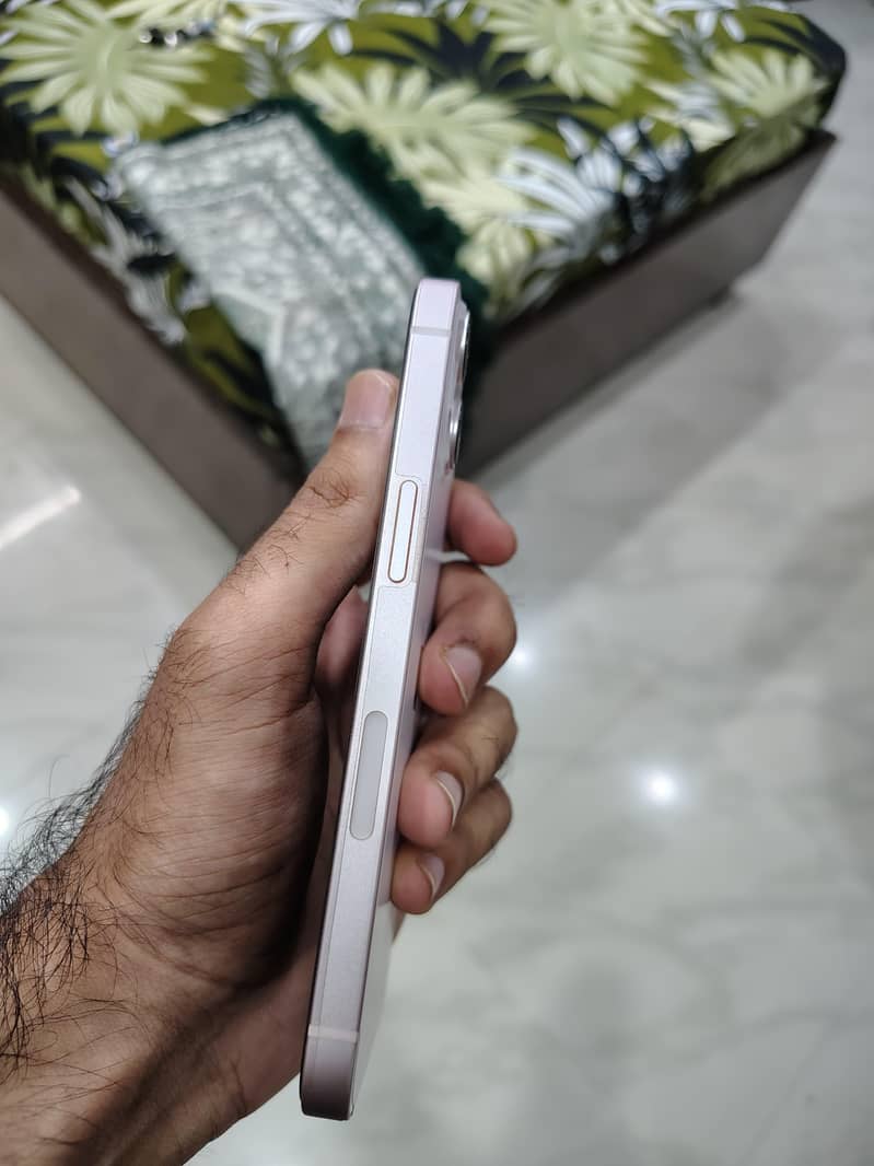 Apple iPhone 13 5