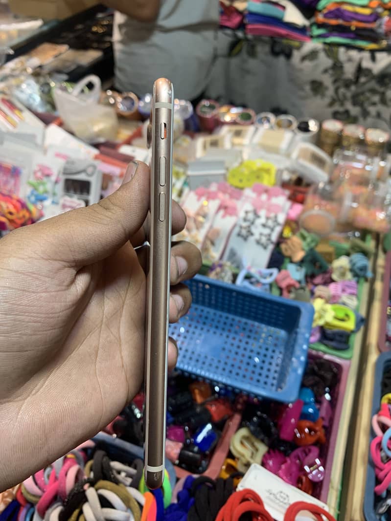 Apple iPhone 8 Plus 1
