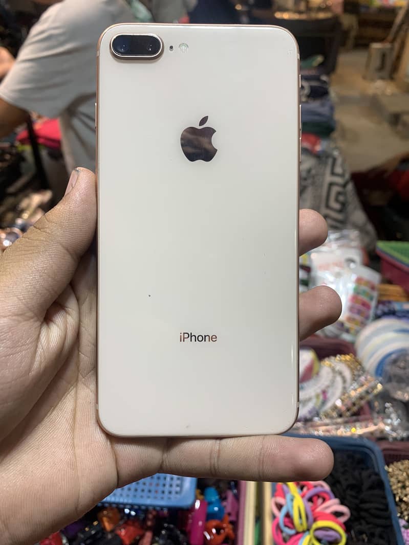 Apple iPhone 8 Plus 3