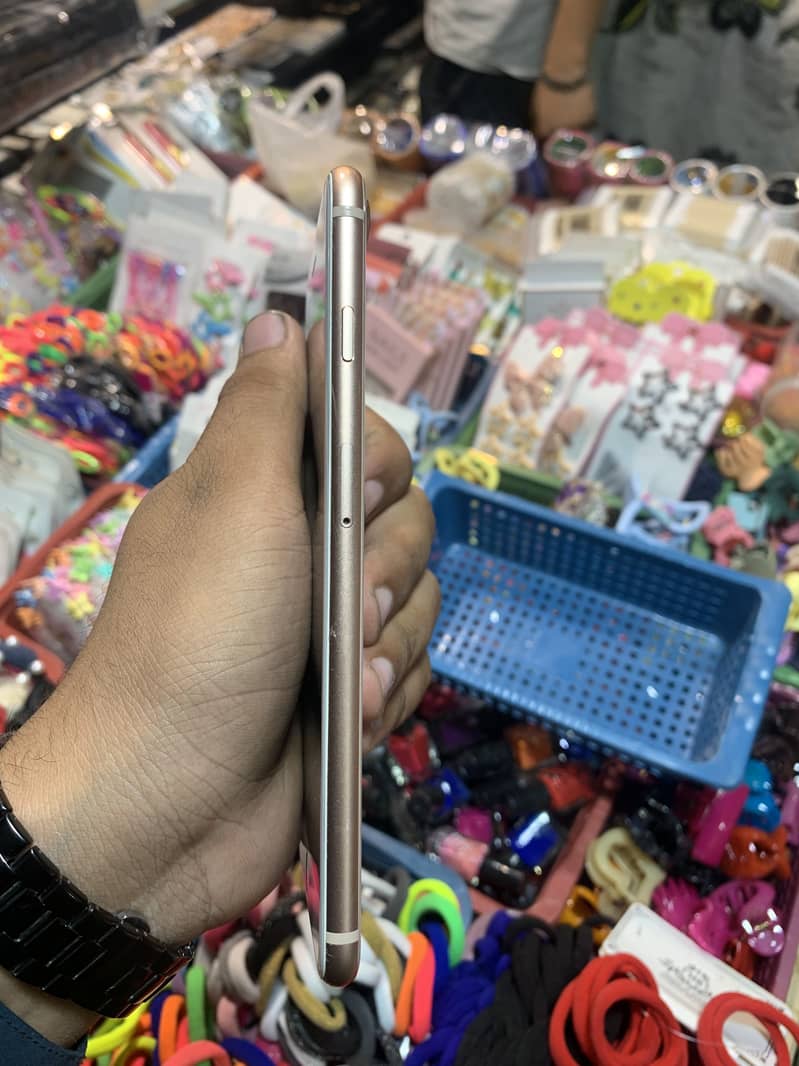 Apple iPhone 8 Plus 4