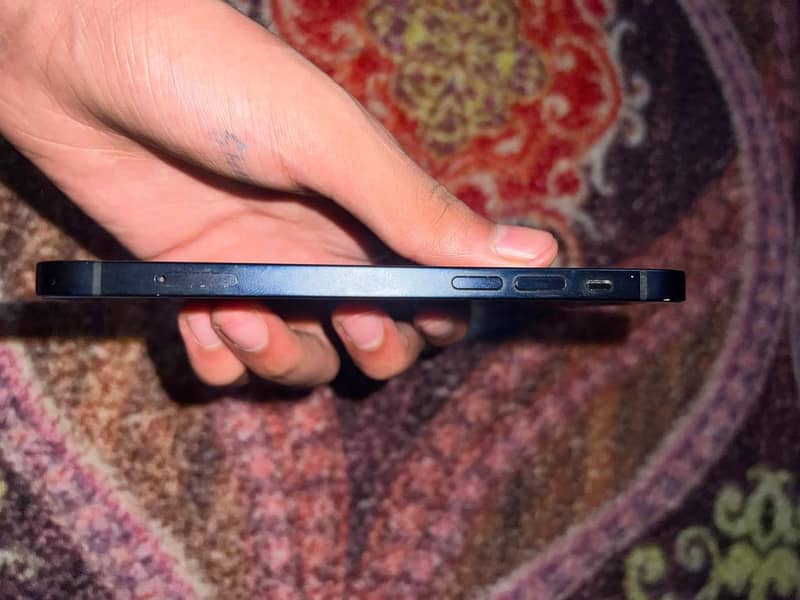 Apple iPhone 12 3