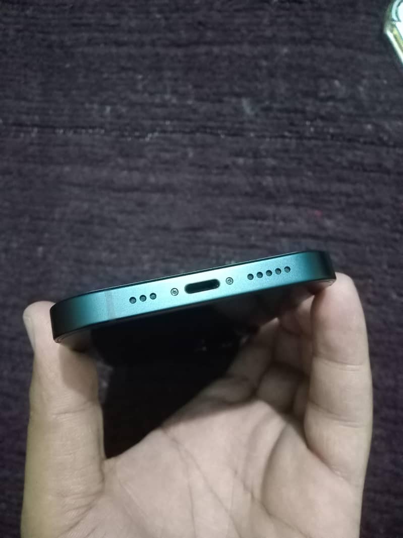 Apple iPhone 13 2