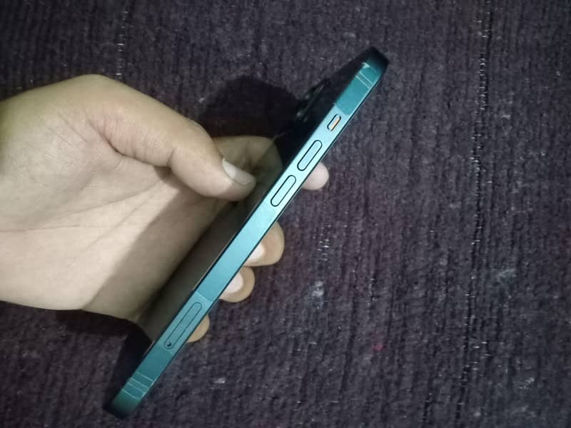 Apple iPhone 13 4