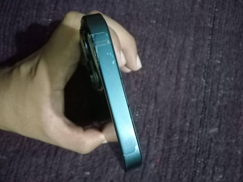 Apple iPhone 13 5
