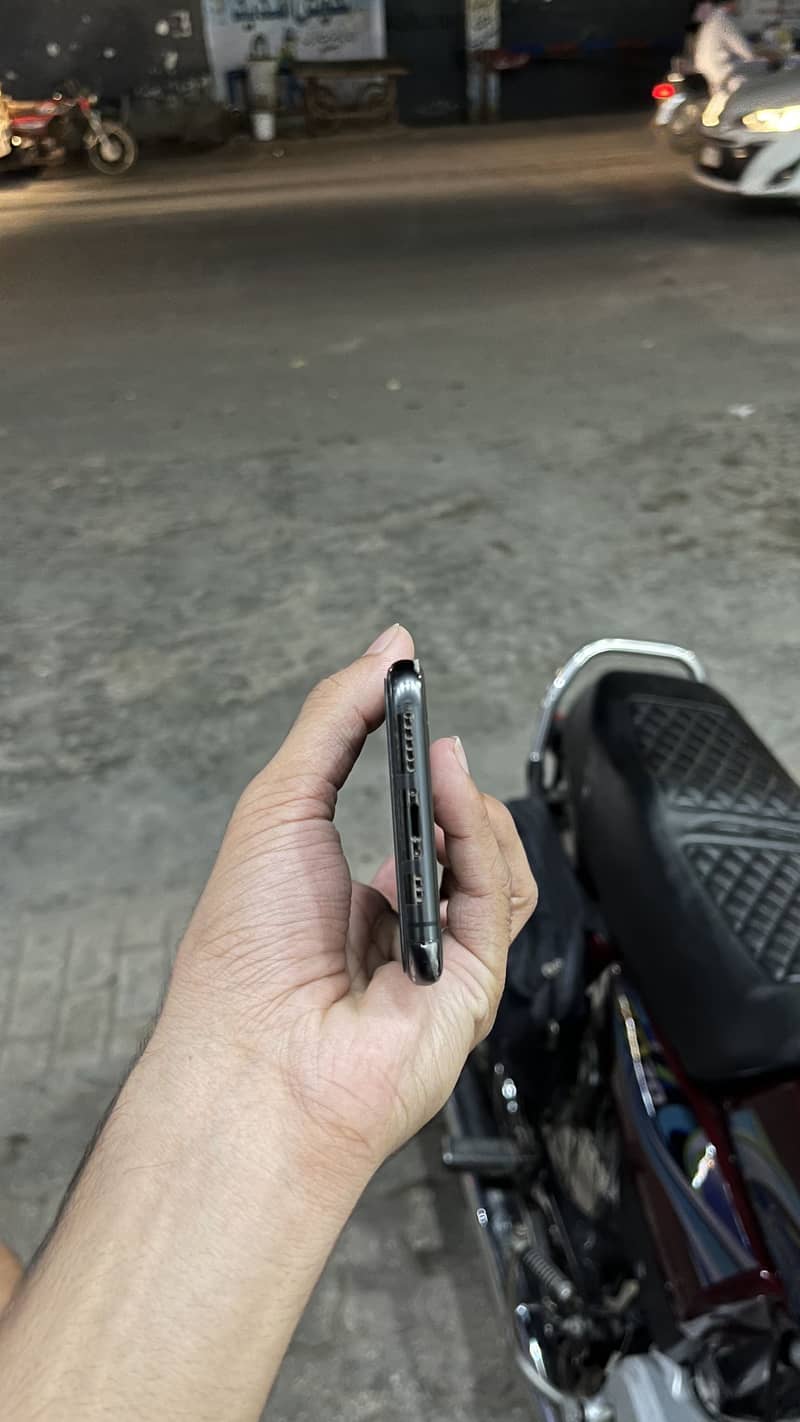 Apple iPhone 11 Pro 1