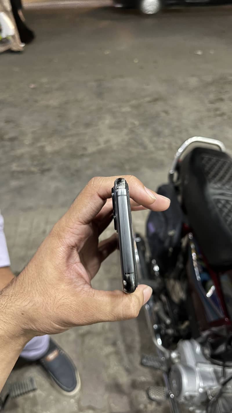 Apple iPhone 11 Pro 2