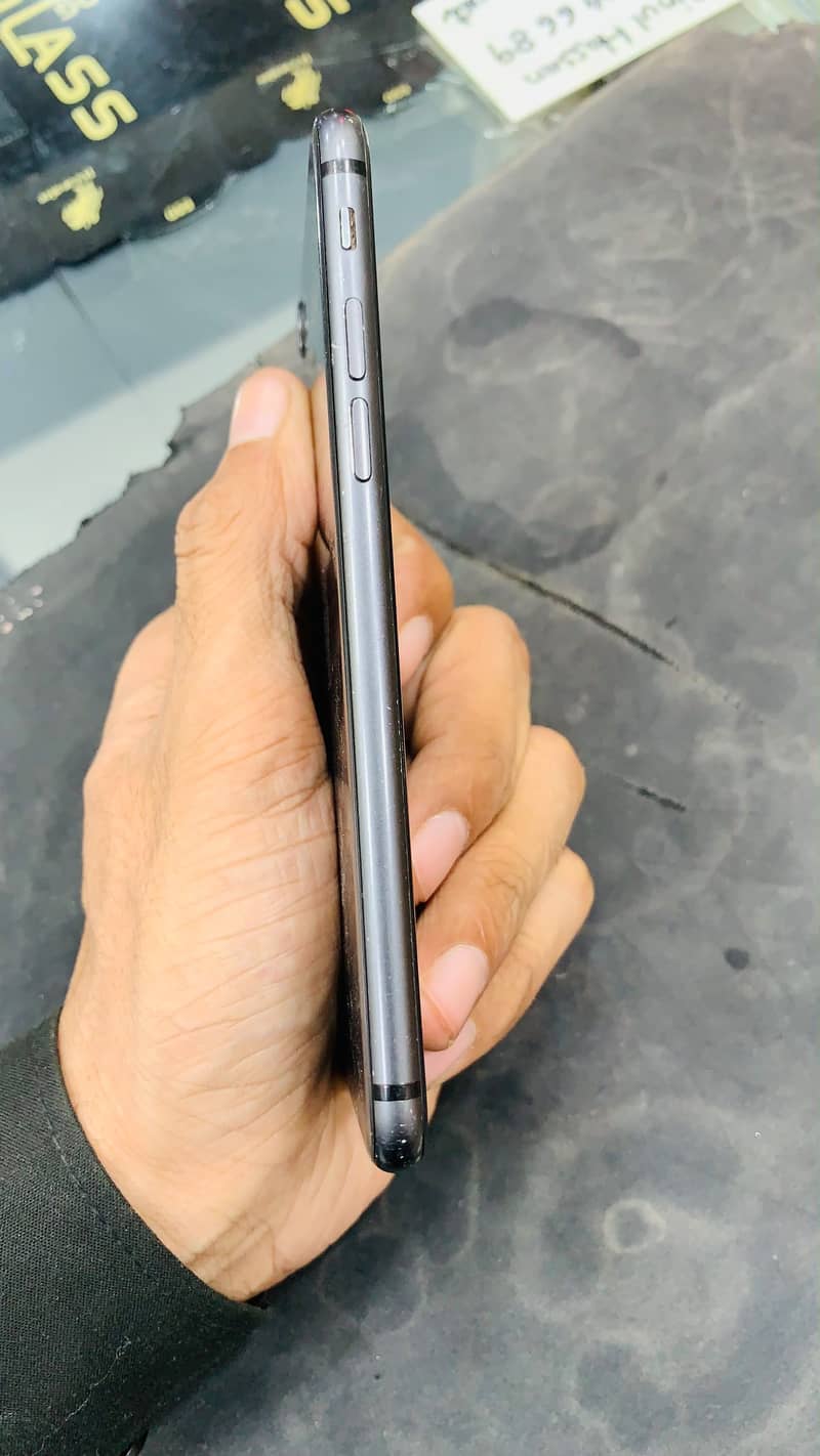 Apple iPhone 8 3