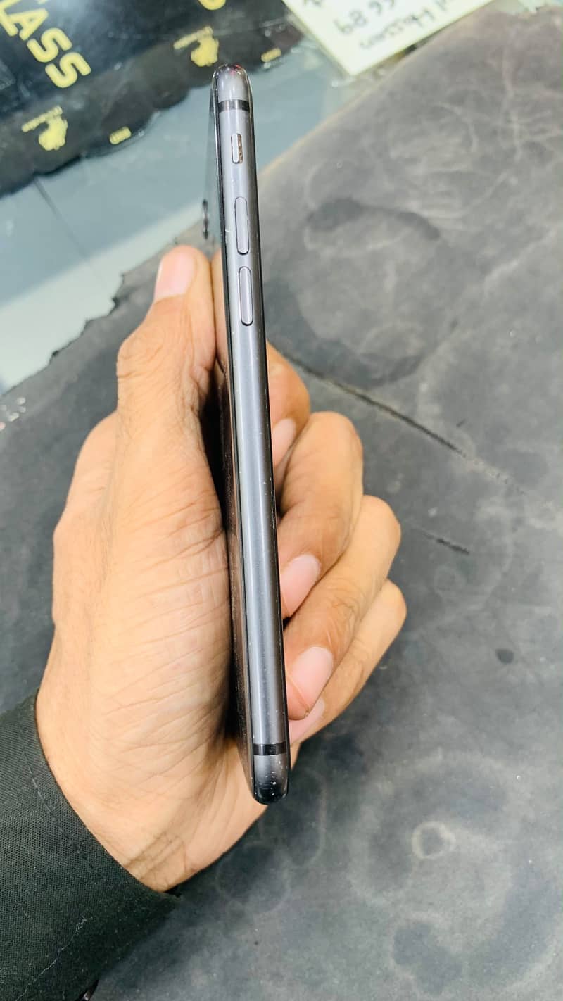 Apple iPhone 8 5
