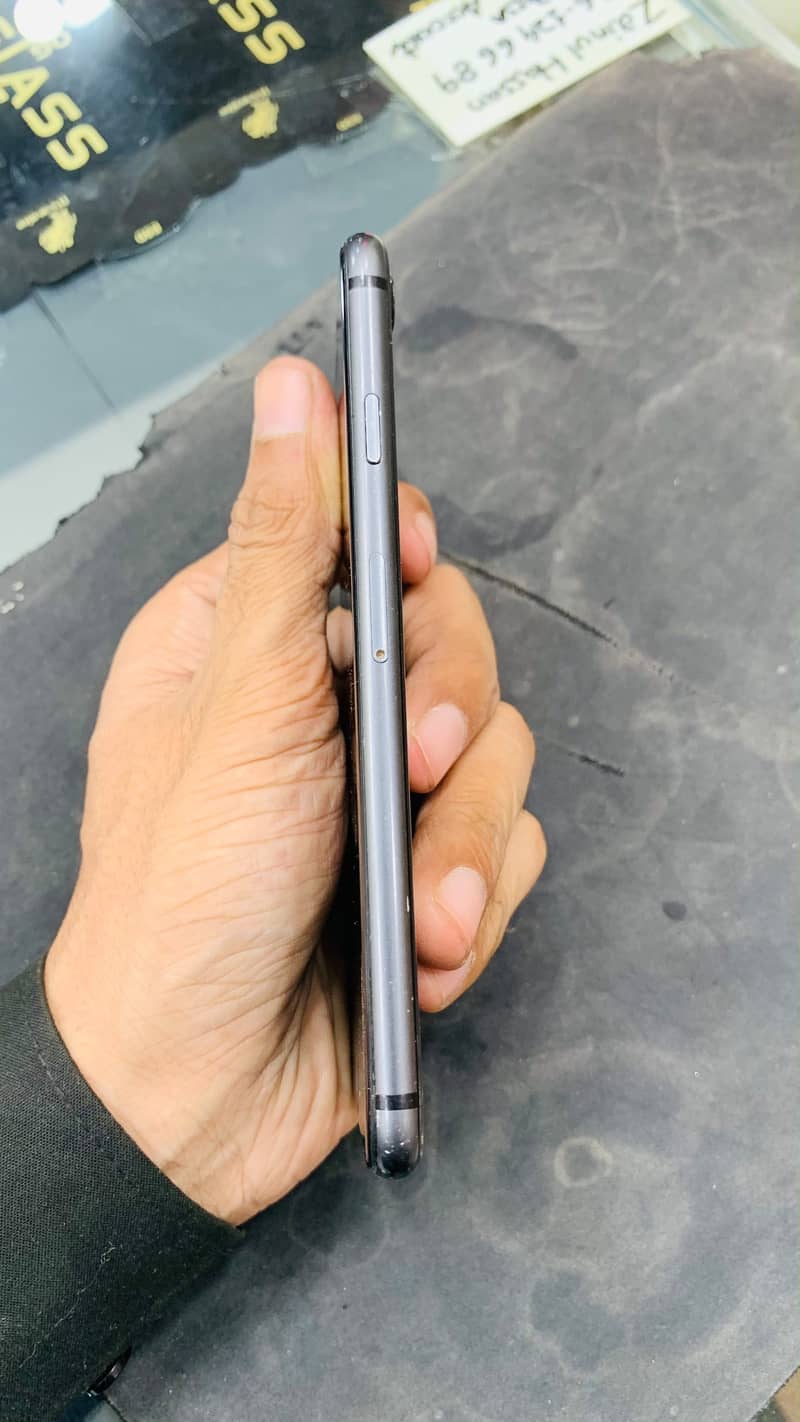 Apple iPhone 8 6