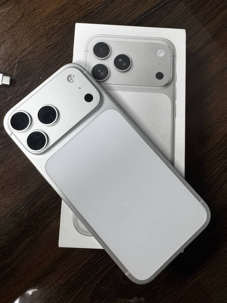 Apple iPhone 17 Pro Max 4