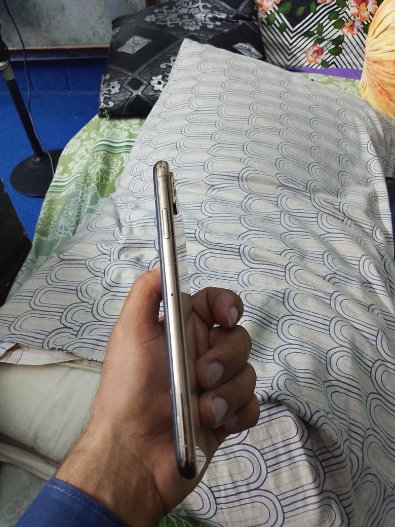 Apple iPhone XS 0