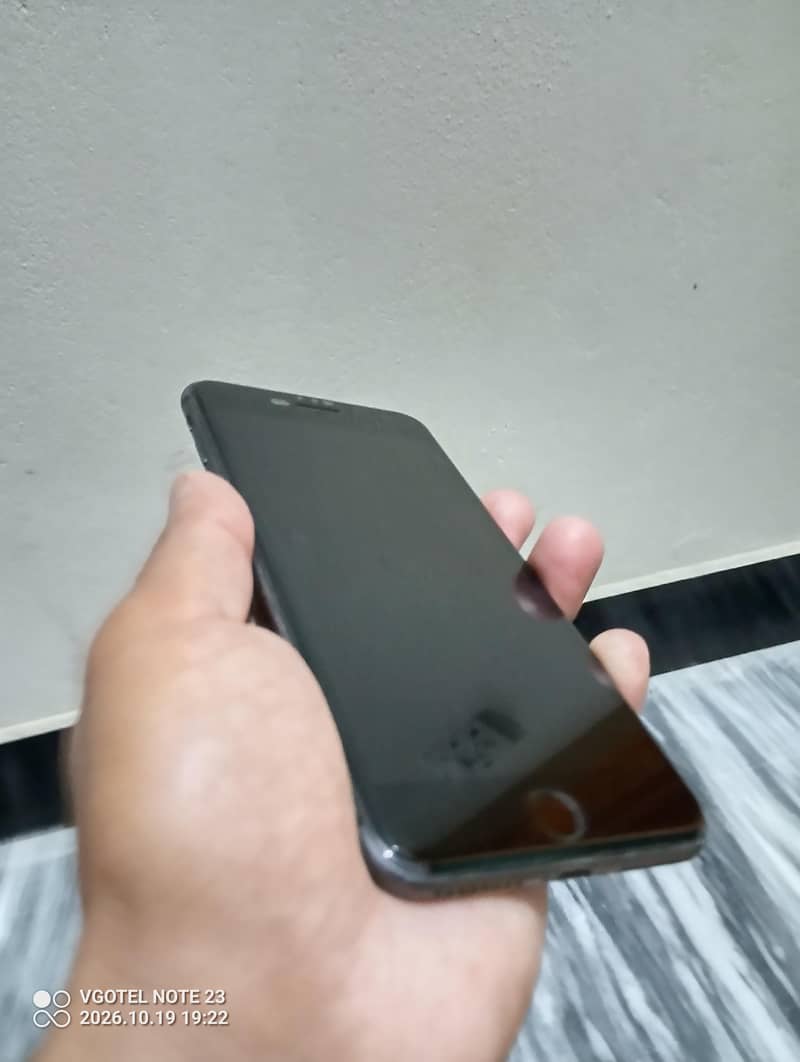 Apple iPhone 8 Plus 1