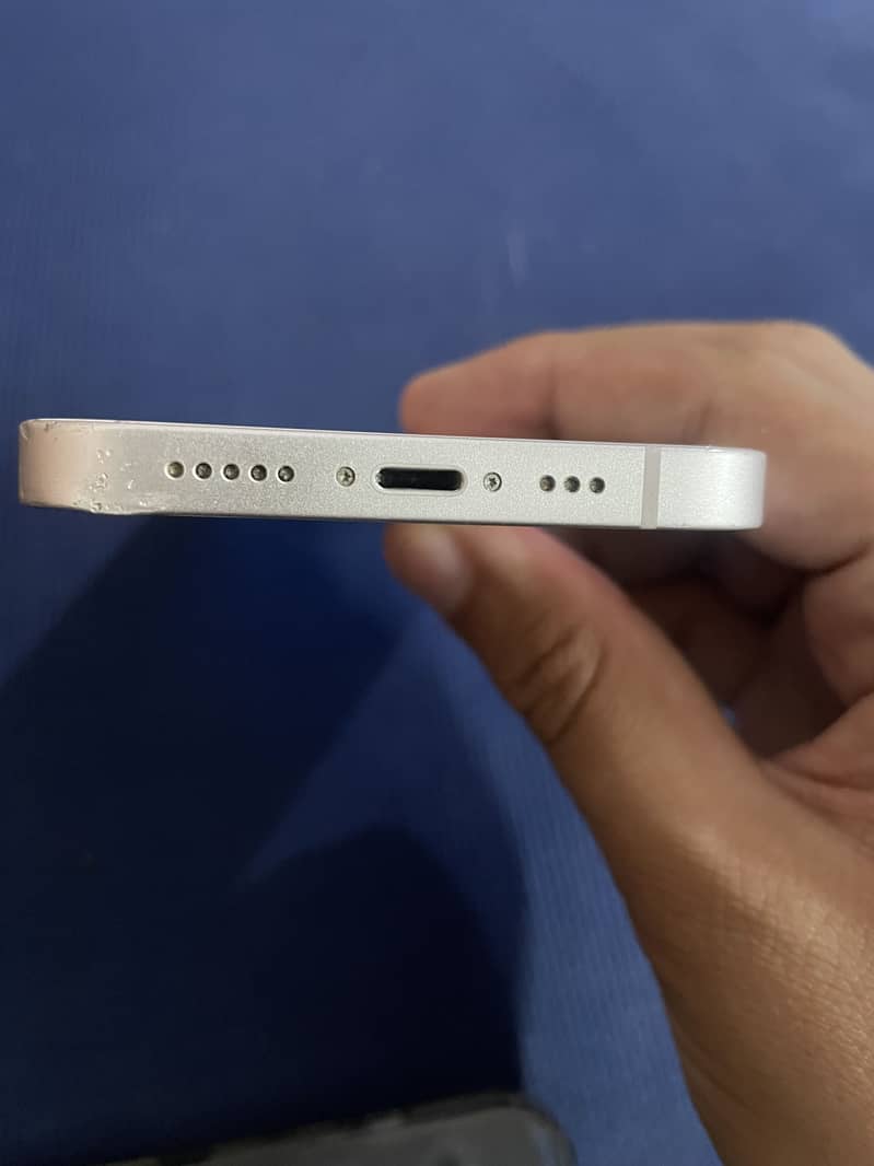 Apple iPhone 13 5
