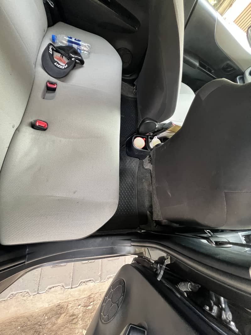 Toyota Vitz 2011 3
