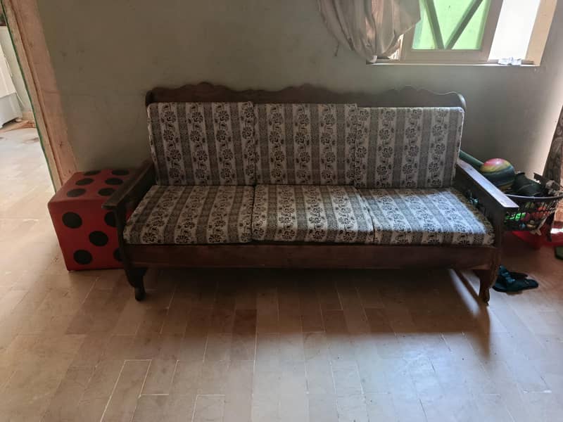 sofa set old hai 0