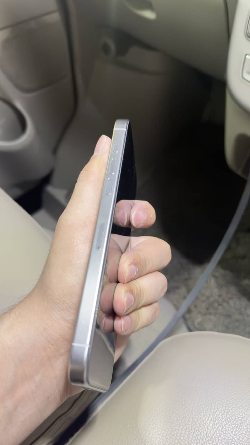 Apple iPhone 15 Pro Max 3