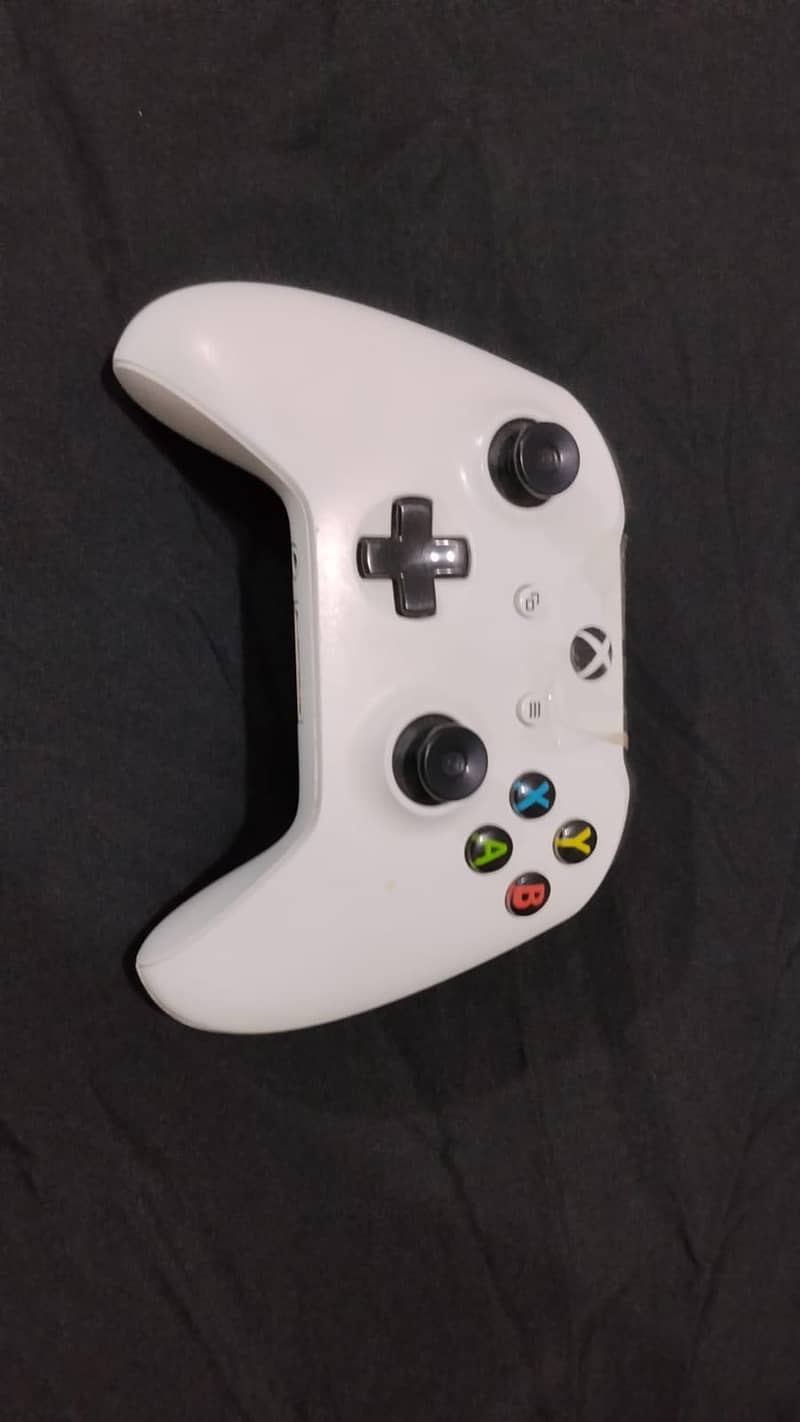 Xbox One S mint condition. 3