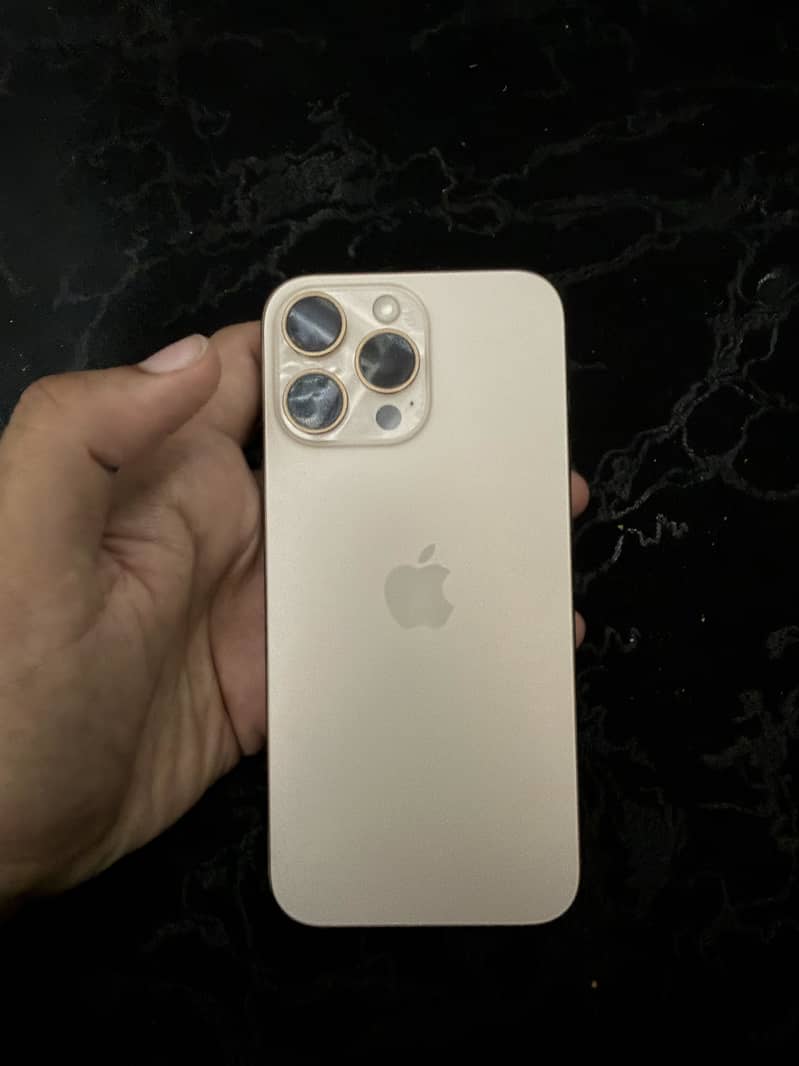Apple iPhone 16 Pro Max 0