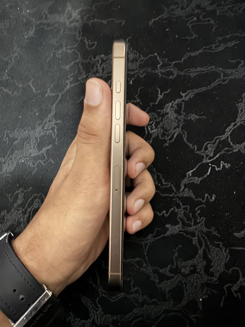 Apple iPhone 16 Pro Max 3