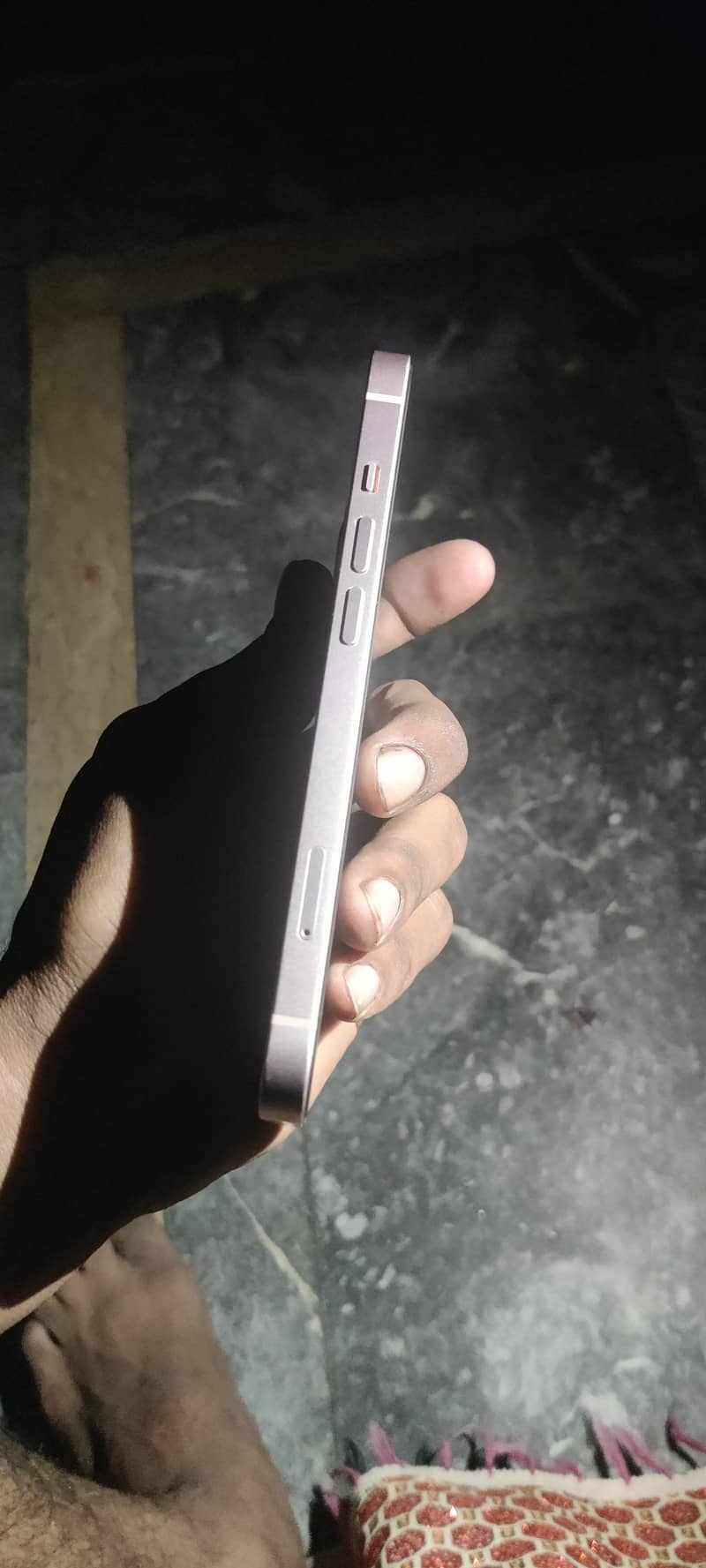 Apple iPhone 13 8