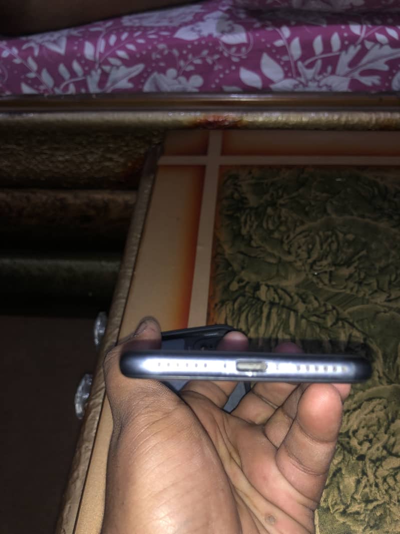 Apple iPhone 8 4