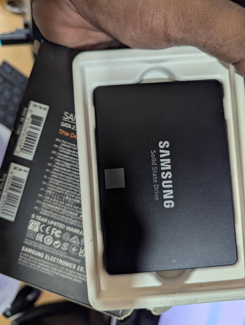Samsung SSD 2.5 solid state 0