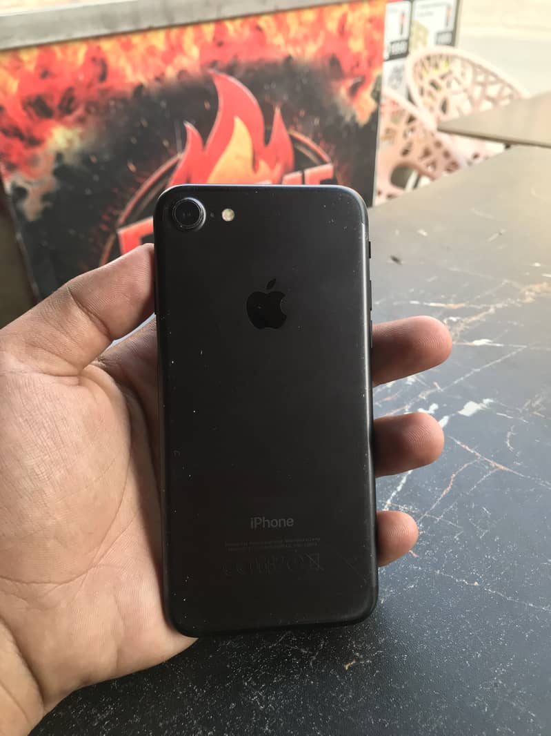 Apple iPhone 7 1
