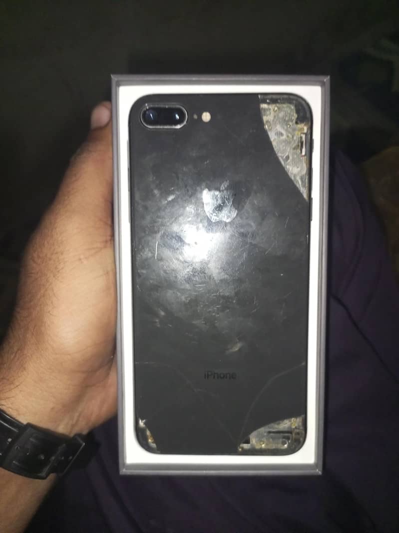 Apple iPhone 8 Plus 4
