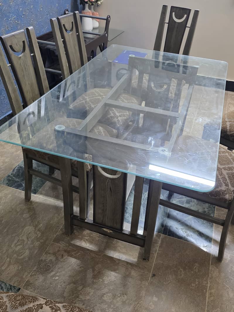 dining table available 6 seater 2