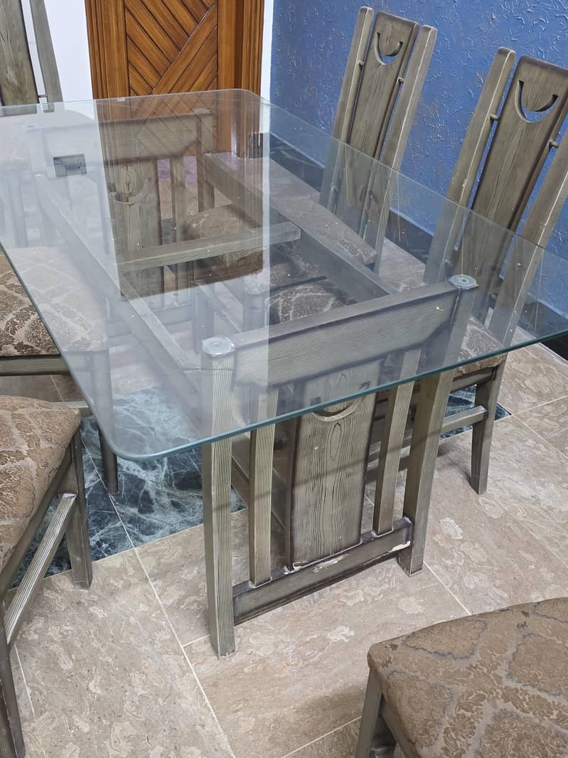 dining table available 6 seater 3